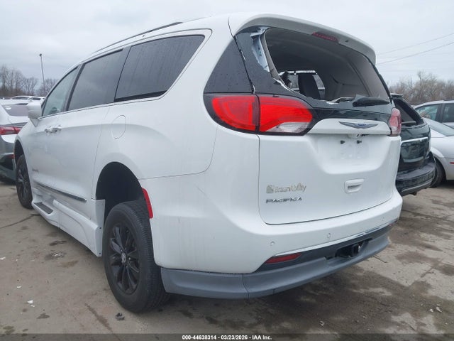 Продаж на аукціоні авто 2018 Chrysler Pacifica Touring L, vin: 2C4RC1BG5JR305743, номер лоту: 44638314