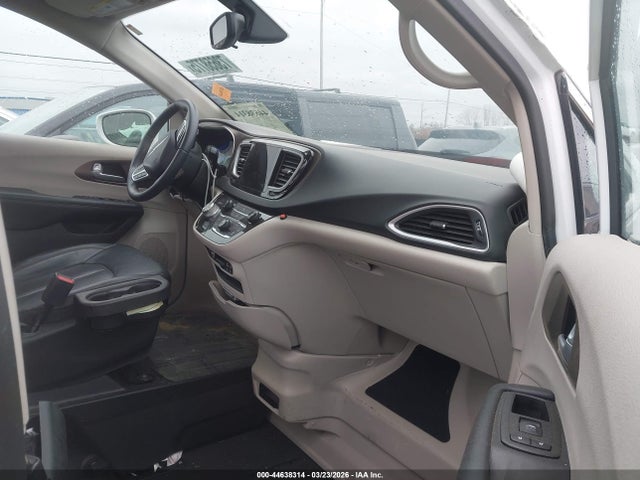 Продаж на аукціоні авто 2018 Chrysler Pacifica Touring L, vin: 2C4RC1BG5JR305743, номер лоту: 44638314