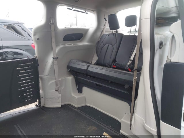 Продаж на аукціоні авто 2018 Chrysler Pacifica Touring L, vin: 2C4RC1BG5JR305743, номер лоту: 44638314