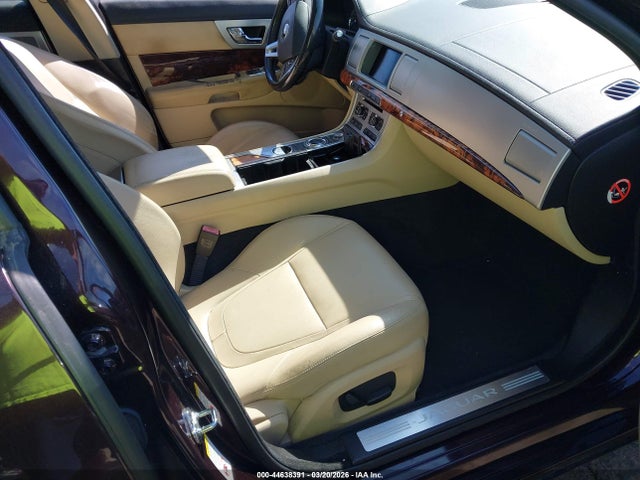 2014 JAGUAR XF SAJWJ0EFXE8U12280 Photo 4