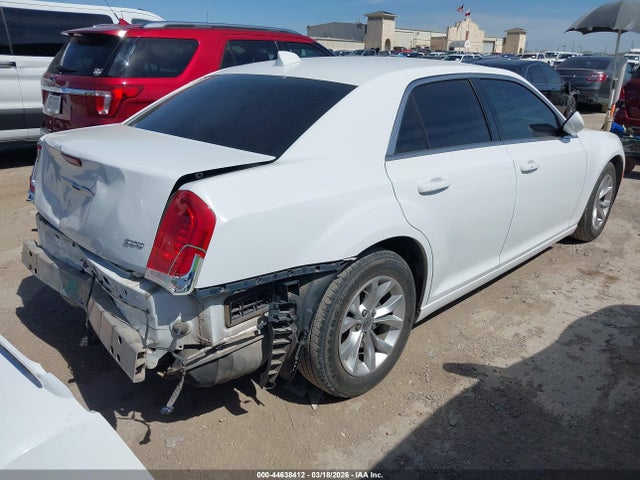2C3CCAAGXFH743005 Chrysler 300 Limited