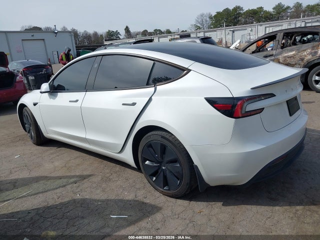 Продажа на аукционе авто 2024 Tesla Model 3, vin: 5YJ3E1EAXRF824429, номер лота: 44638532