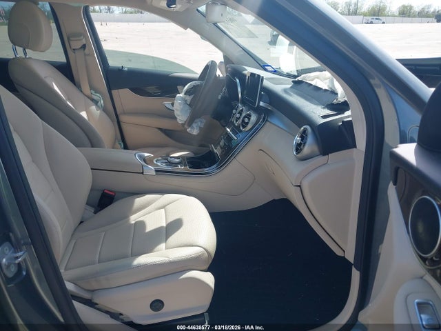 2019 Mercedes-benz Glc 300 მანქანა იყიდება აუქციონზე, vin: WDC0G4JB2KV127979, აუქციონის ნომერი: 44638577