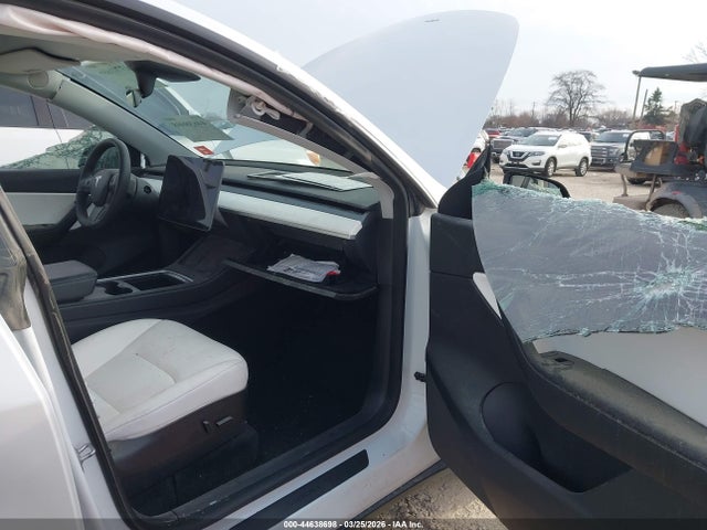 2021 TESLA MODEL Y 5YJYGDEE0MF244216 Photo 4