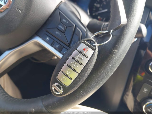 44638822 :رقم المزاد ، KNMAT2MV8JP581589 vin ، 2018 Nissan Rogue Sv مزاد بيع