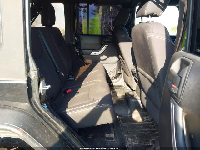 1C4BJWEG8FL624909 Jeep Wrangler Unlimited Sahara