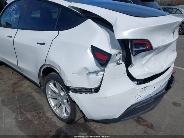 44639124 :رقم المزاد ، 5YJYGDEE5MF204830 vin ، 2021 Tesla Model Y Long Range Dual Motor All-wheel Drive مزاد بيع