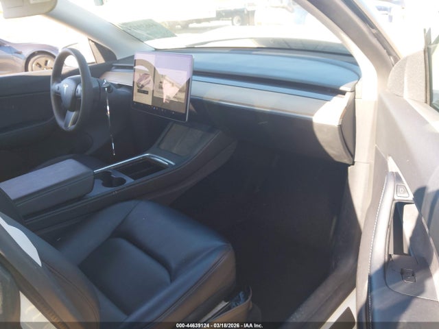 2021 TESLA MODEL Y 5YJYGDEE5MF204830 Photo 4
