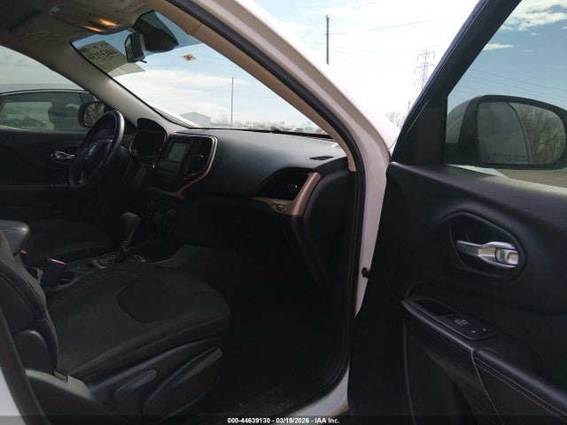 Продажа на аукционе авто 2015 Jeep Cherokee Latitude, vin: 1C4PJLCBXFW585010, номер лота: 44639130