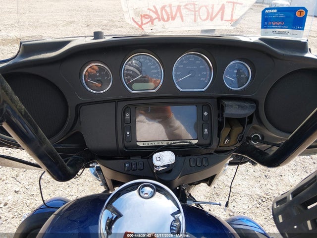 1HD1MAD10HB859427 Harley-Davidson Flhtcutg Tri Glide Ultra