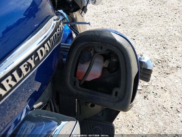 1HD1MAD10HB859427 Harley-Davidson Flhtcutg Tri Glide Ultra