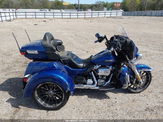 1HD1MAD10HB859427 Harley-Davidson Flhtcutg Tri Glide Ultra