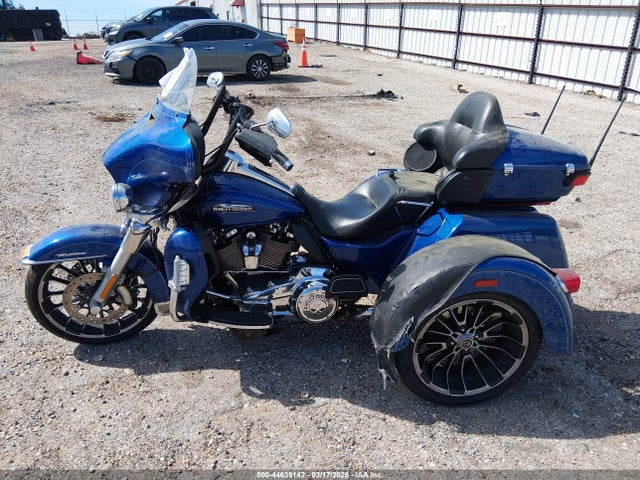 1HD1MAD10HB859427 Harley-Davidson Flhtcutg Tri Glide Ultra