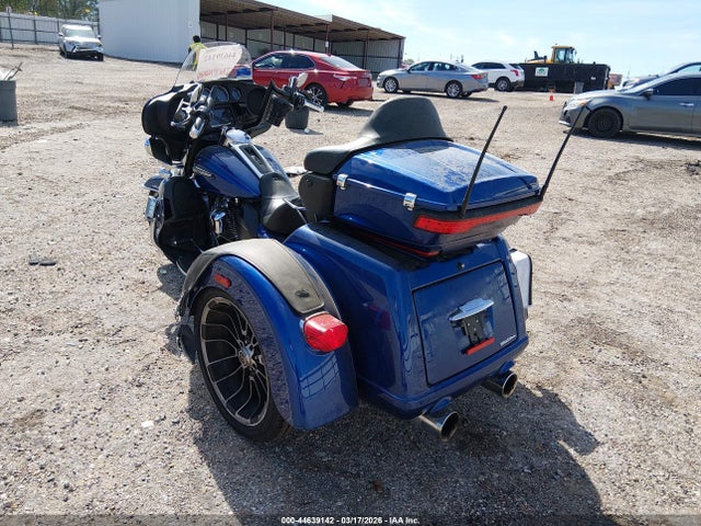 1HD1MAD10HB859427 Harley-Davidson Flhtcutg Tri Glide Ultra