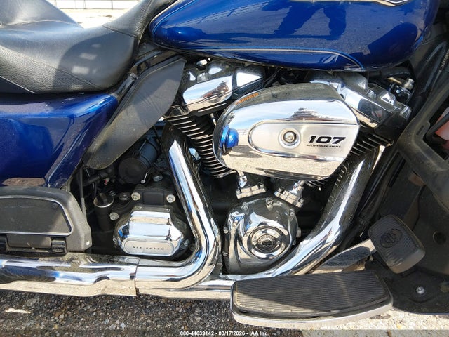1HD1MAD10HB859427 Harley-Davidson Flhtcutg Tri Glide Ultra