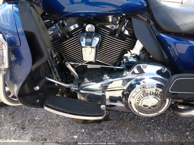1HD1MAD10HB859427 Harley-Davidson Flhtcutg Tri Glide Ultra