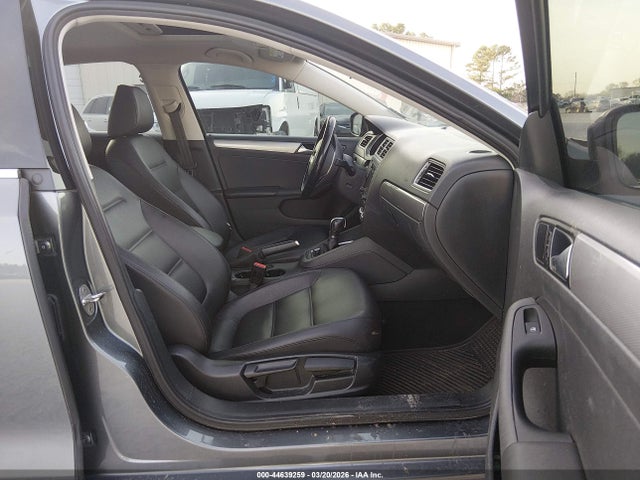3VWDB7AJ7HM235738 Volkswagen Jetta 1.4t Se