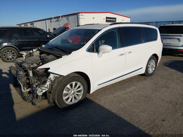 Chrysler Pacifica Touring-l 2017 2C4RC1BG0HR540450 Image 2