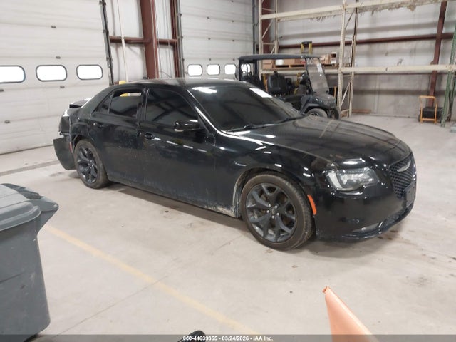 2021 Chrysler 300 300s მანქანა იყიდება აუქციონზე, vin: 2C3CCABG2MH532974, აუქციონის ნომერი: 44639355