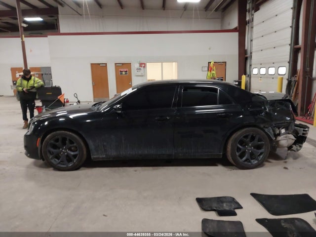 2021 Chrysler 300 300s მანქანა იყიდება აუქციონზე, vin: 2C3CCABG2MH532974, აუქციონის ნომერი: 44639355