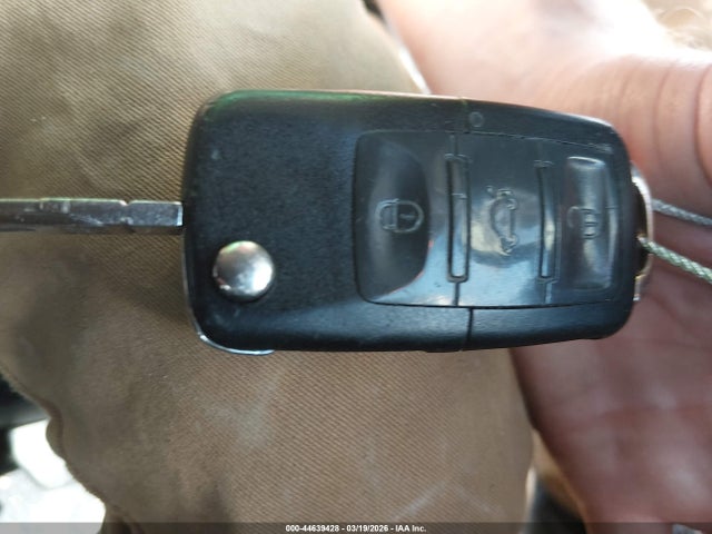 Продажа на аукционе авто 2010 Volkswagen New Beetle 2.5l Final Edition, vin: 3VWPW3AG1AM015323, номер лота: 44639428
