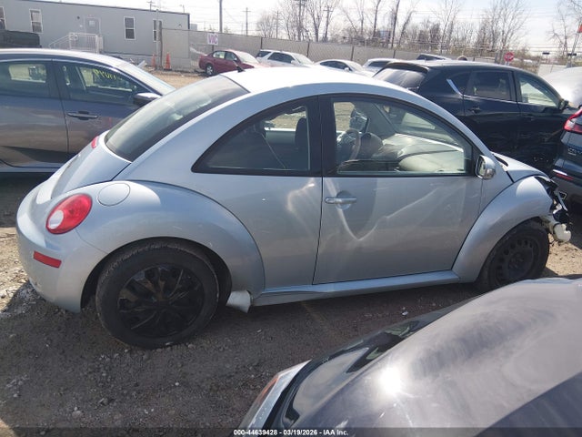 Продажа на аукционе авто 2010 Volkswagen New Beetle 2.5l Final Edition, vin: 3VWPW3AG1AM015323, номер лота: 44639428