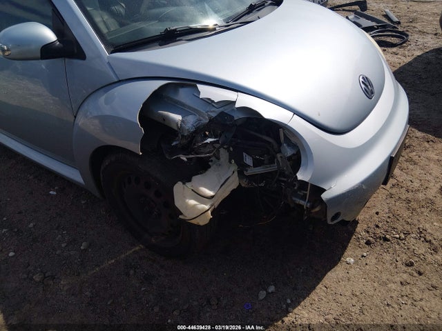 Продажа на аукционе авто 2010 Volkswagen New Beetle 2.5l Final Edition, vin: 3VWPW3AG1AM015323, номер лота: 44639428