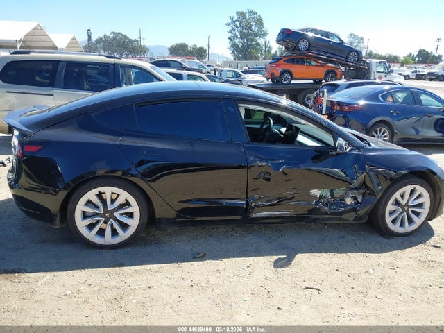 2022 Tesla Model 3 Rear-wheel Drive მანქანა იყიდება აუქციონზე, vin: 5YJ3E1EA0NF137714, აუქციონის ნომერი: 44639499