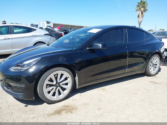 2022 Tesla Model 3 Rear-wheel Drive მანქანა იყიდება აუქციონზე, vin: 5YJ3E1EA0NF137714, აუქციონის ნომერი: 44639499