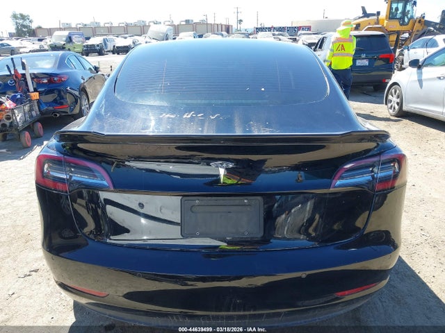 2022 Tesla Model 3 Rear-wheel Drive მანქანა იყიდება აუქციონზე, vin: 5YJ3E1EA0NF137714, აუქციონის ნომერი: 44639499