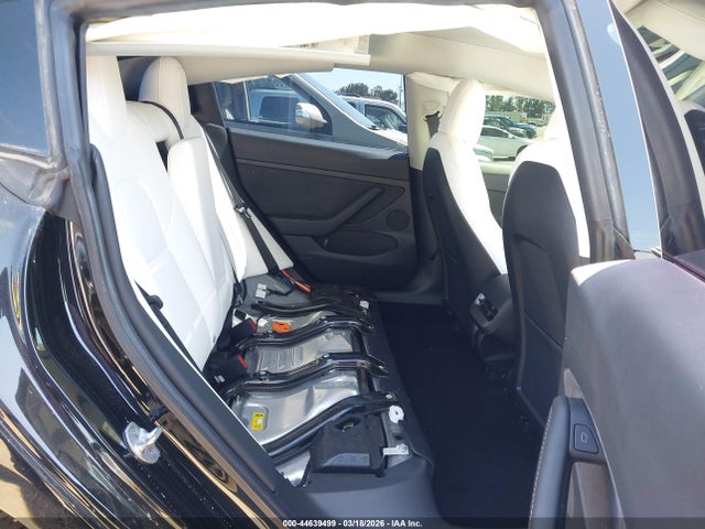 2022 Tesla Model 3 Rear-wheel Drive მანქანა იყიდება აუქციონზე, vin: 5YJ3E1EA0NF137714, აუქციონის ნომერი: 44639499