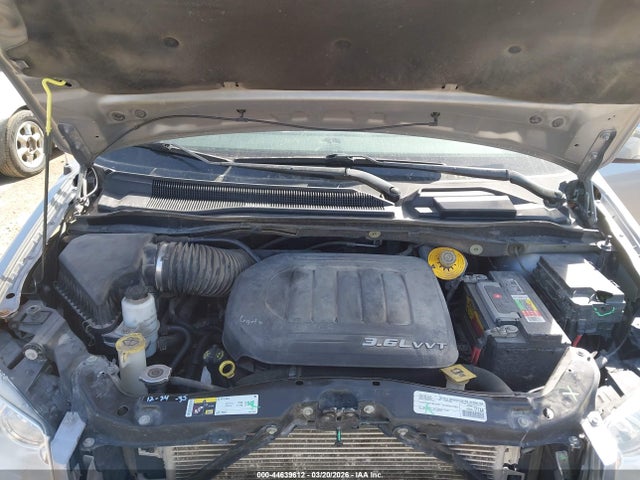 44639612 :رقم المزاد ، 2C4RC1CG4FR673661 vin ، 2015 Chrysler Town & Country Touring-l مزاد بيع
