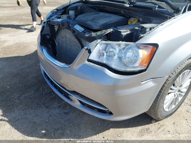 44639612 :رقم المزاد ، 2C4RC1CG4FR673661 vin ، 2015 Chrysler Town & Country Touring-l مزاد بيع