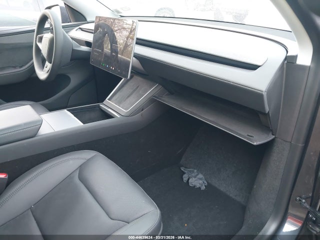 Продажа на аукционе авто 2026 Tesla Model Y Premium Rear-wheel Drive/standard Rear-wheel Drive, vin: 7SAYGDED2TA472384, номер лота: 44639624