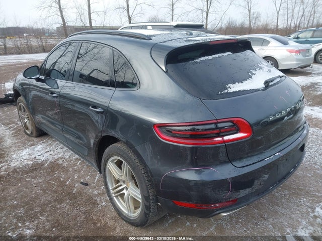 2017 PORSCHE MACAN WP1AA2A57HLB06400 Photo 2