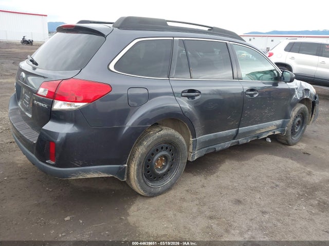 44639651 :رقم المزاد ، 4S4BRCCC1D1205585 vin ، 2013 Subaru Outback 2.5i Premium مزاد بيع