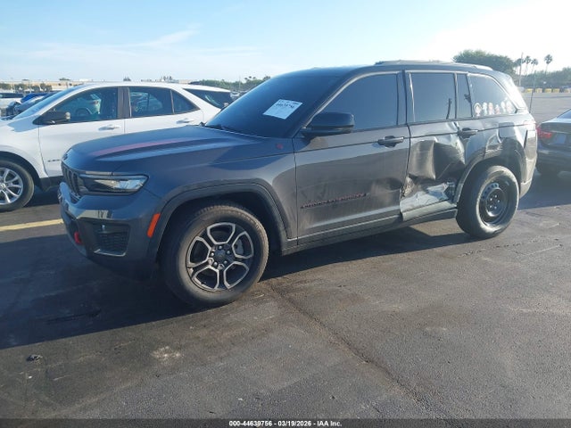 2022 Jeep Grand Cherokee Trailhawk 4x4 მანქანა იყიდება აუქციონზე, vin: 1C4RJHCG8N8627369, აუქციონის ნომერი: 44639756