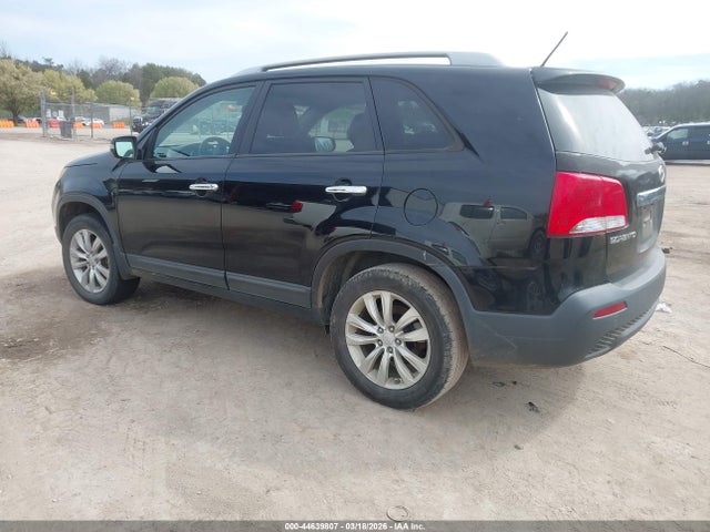 2011 KIA SORENTO 5XYKUCA17BG068248 Photo 2