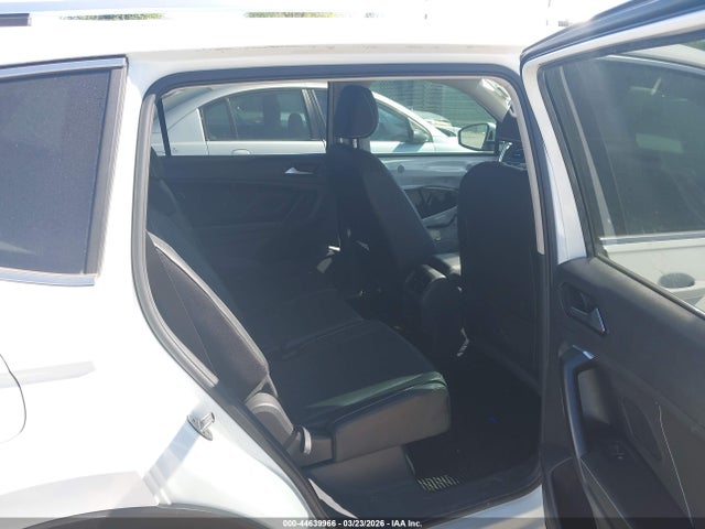 44639966 :رقم المزاد ، 3VV3B7AX1NM167467 vin ، 2022 Volkswagen Tiguan 2.0t Se مزاد بيع