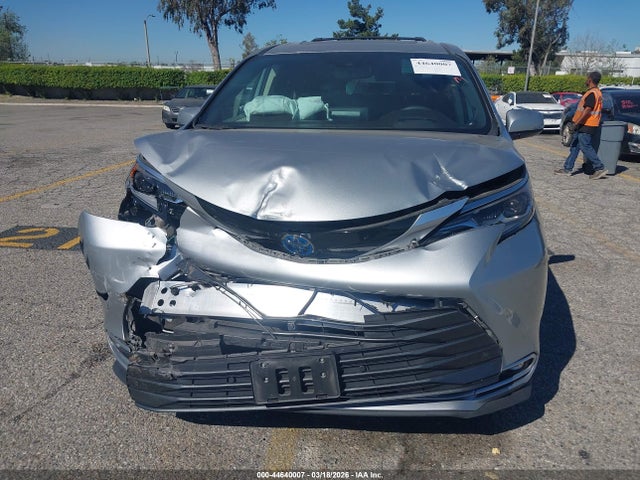 Продажа на аукционе авто 2024 Toyota Sienna Platinum, vin: 5TDERKEC4RS198165, номер лота: 44640007