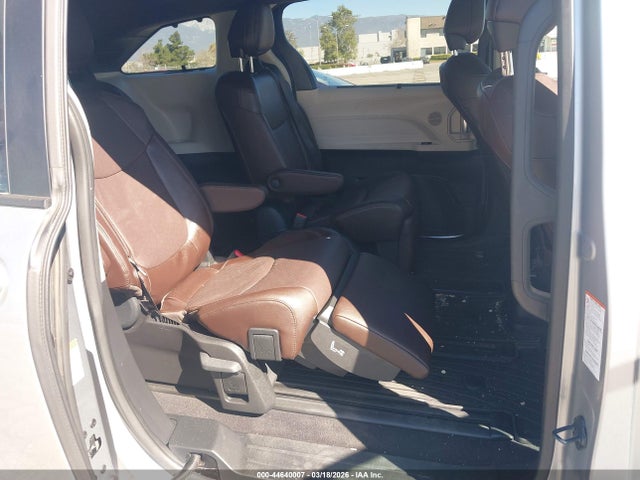 Продажа на аукционе авто 2024 Toyota Sienna Platinum, vin: 5TDERKEC4RS198165, номер лота: 44640007