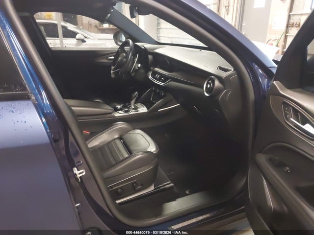 2018 ALFA ROMEO STELVIO ZASFAKNN5J7B58681 Photo 4
