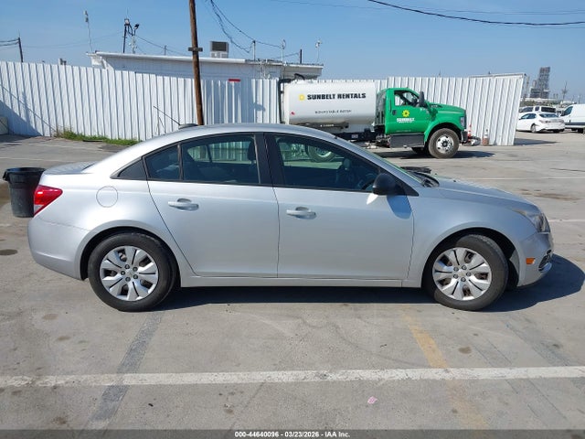 1G1PA5SG3F7261795 Chevrolet Cruze Ls Auto