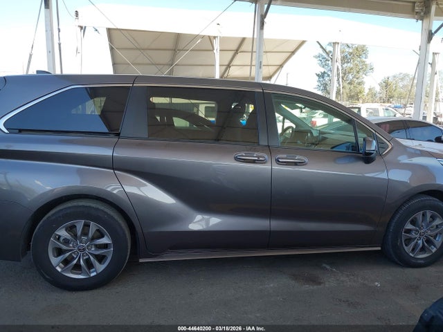 5TDKRKEC5PS168642 Toyota SIENNA LE