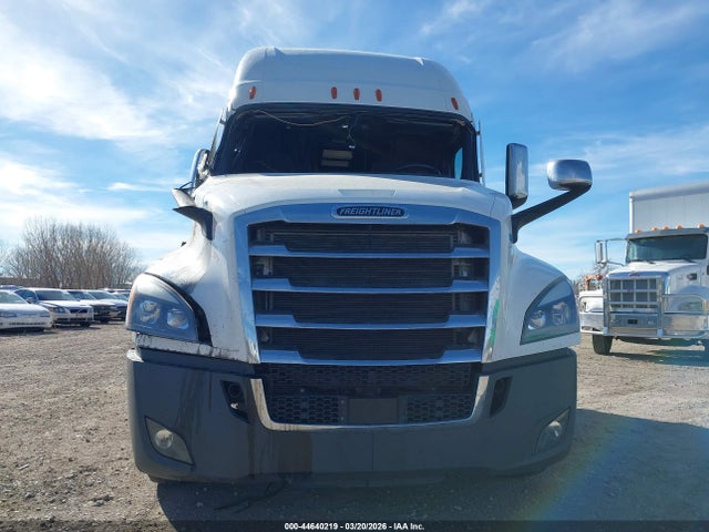 44640219 :رقم المزاد ، 3AKJHHDR1NSNE2694 vin ، 2022 Freightliner New Cascadia 126 مزاد بيع