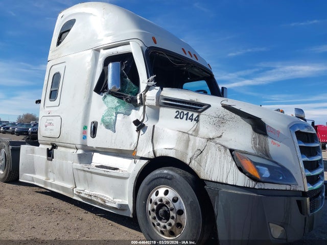 44640219 :رقم المزاد ، 3AKJHHDR1NSNE2694 vin ، 2022 Freightliner New Cascadia 126 مزاد بيع