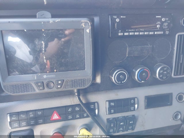 44640219 :رقم المزاد ، 3AKJHHDR1NSNE2694 vin ، 2022 Freightliner New Cascadia 126 مزاد بيع