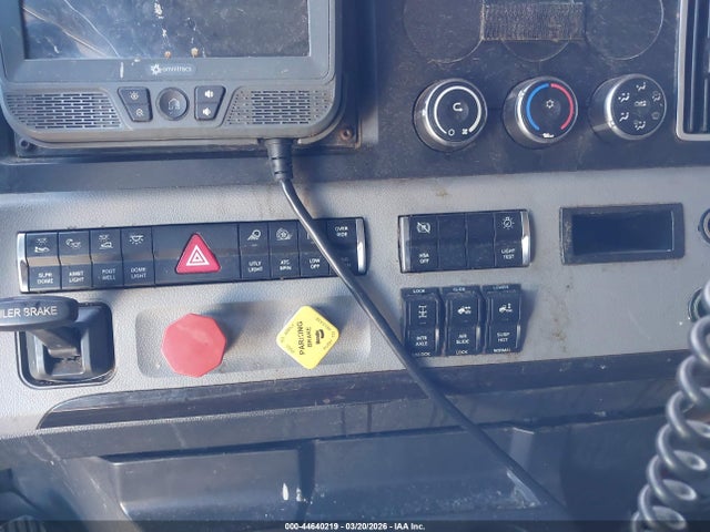 44640219 :رقم المزاد ، 3AKJHHDR1NSNE2694 vin ، 2022 Freightliner New Cascadia 126 مزاد بيع