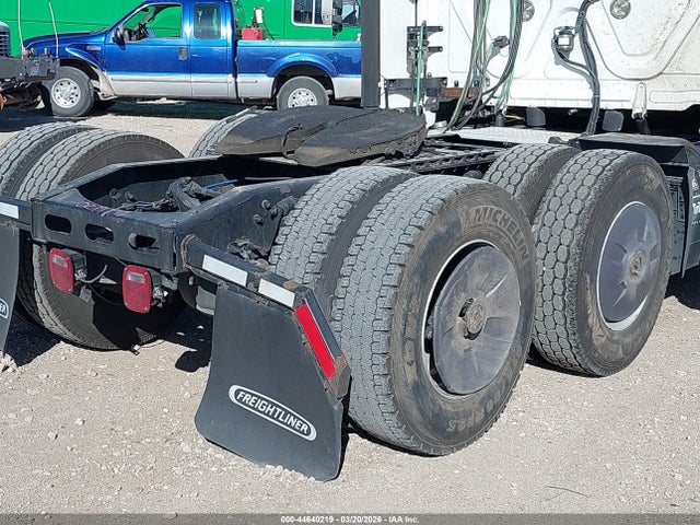 44640219 :رقم المزاد ، 3AKJHHDR1NSNE2694 vin ، 2022 Freightliner New Cascadia 126 مزاد بيع