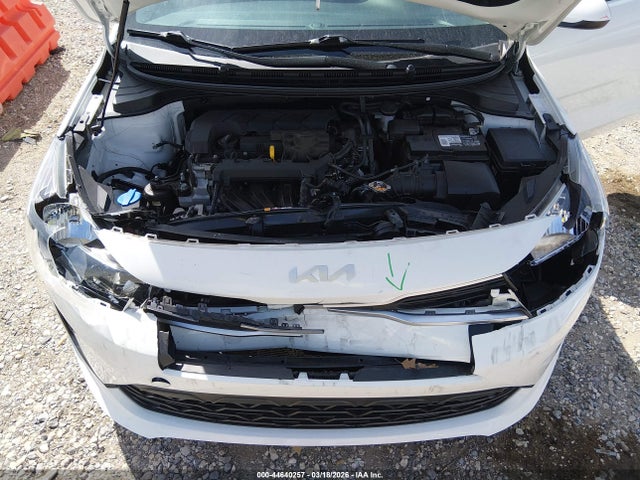 2022 Kia Rio S მანქანა იყიდება აუქციონზე, vin: 3KPA24AD1NE496447, აუქციონის ნომერი: 44640257